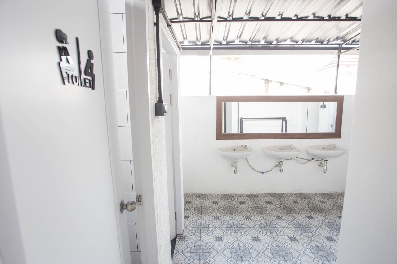 Sleep With You - Hatch Co-Living And Co-Working Space Чиангмай Экстерьер фото